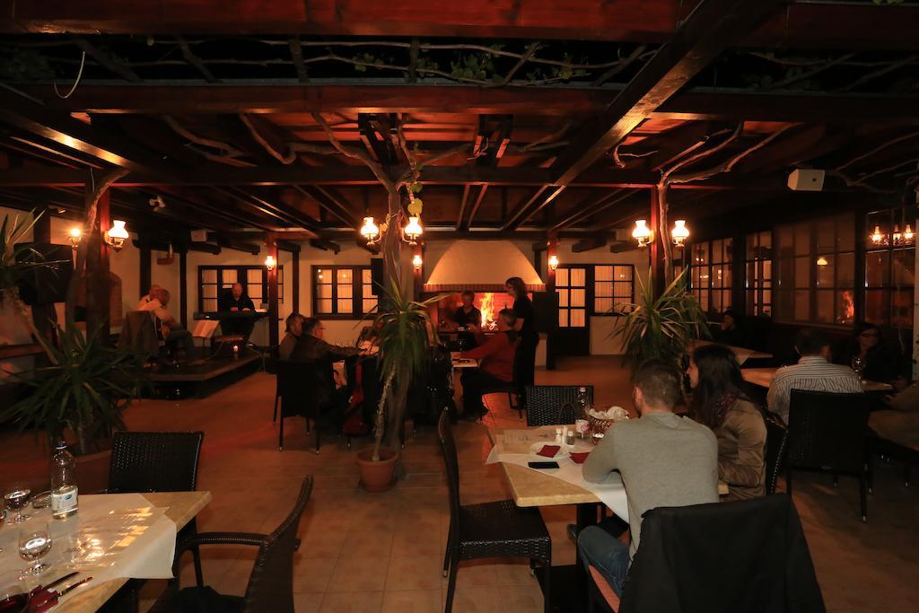 Tiffan'S Pinceszet Es Panzio 호텔 빌라니 외부 사진